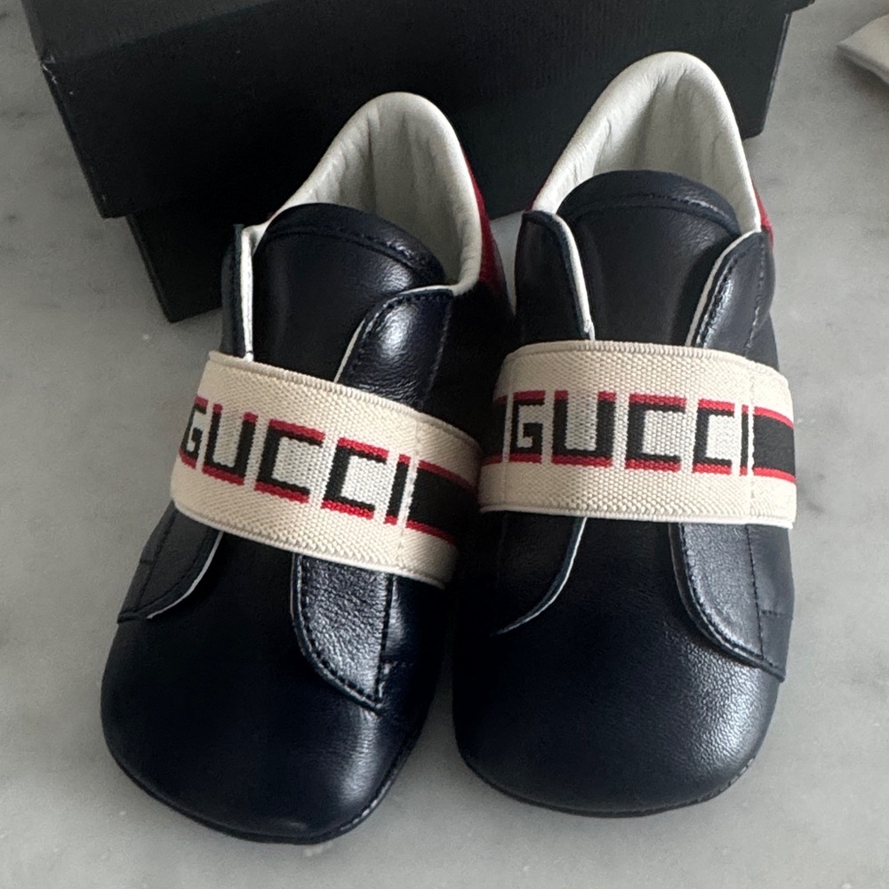 Gucci Navy Leather Baby Sneakers with Logo Strap - Picture 5 of 6